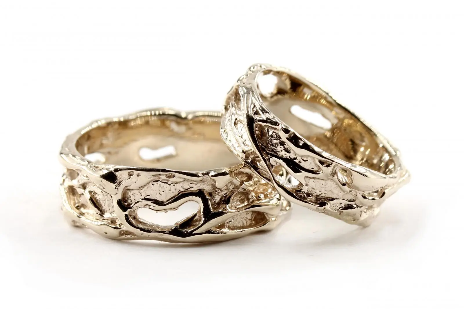 Non usare questo prodotto comune per pulire gli anelli con brillanti: li rovina